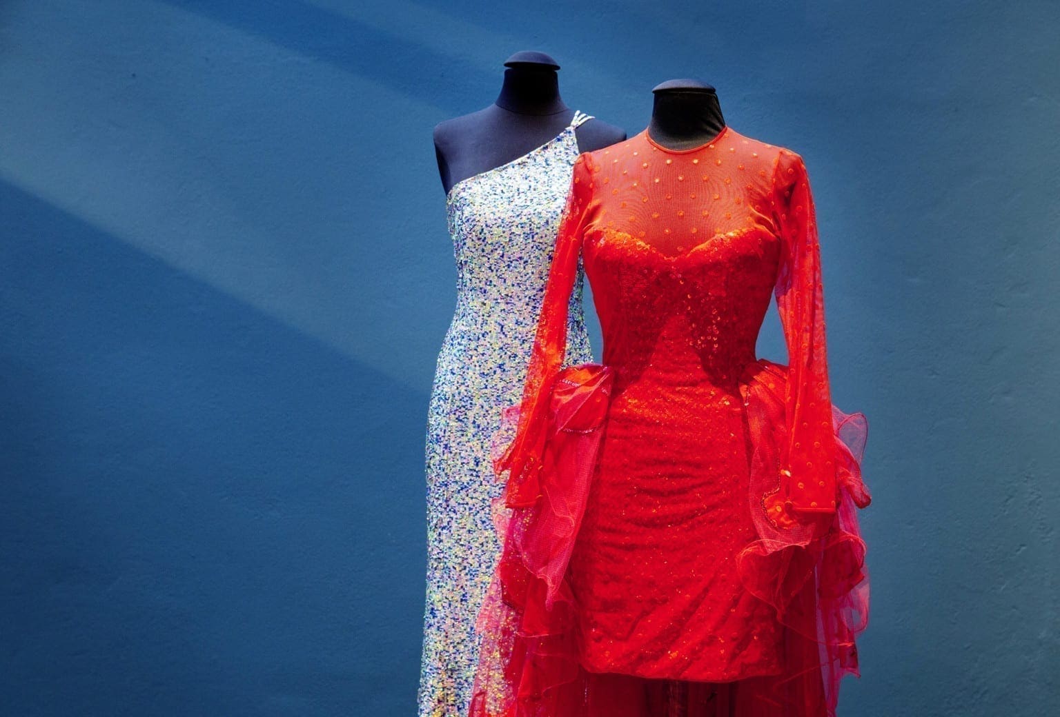 Glitter, glimmer og pailletter Særudstilling med Melodi Grand Prix kjoler på Tekstilmuseet